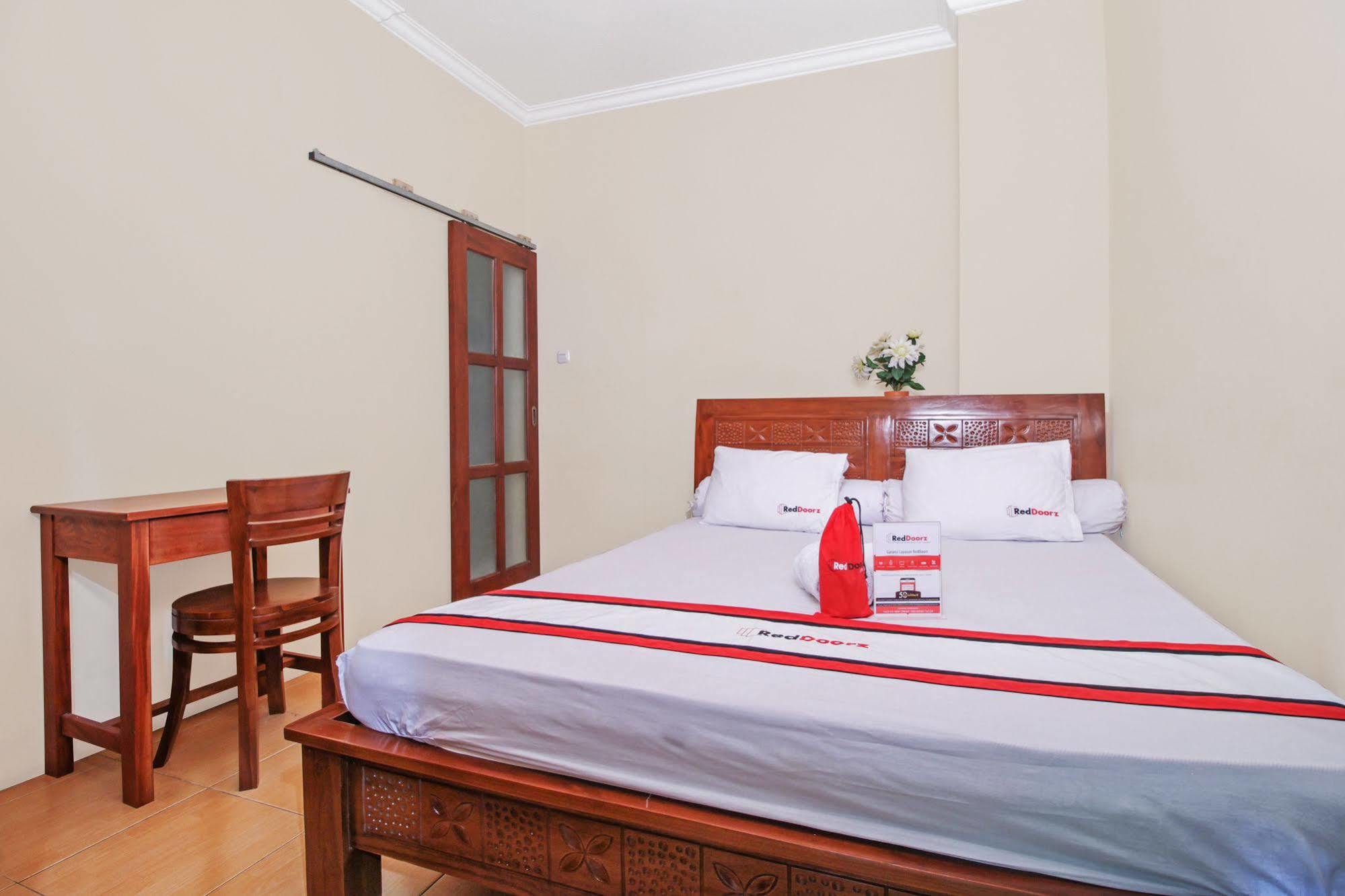 Reddoorz @ Kwitang Hotel Jakarta Bagian luar foto