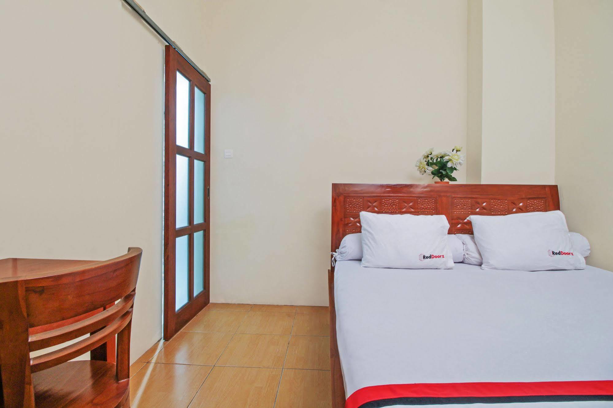 Reddoorz @ Kwitang Hotel Jakarta Bagian luar foto